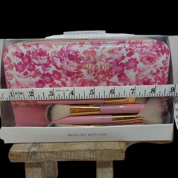 Isaac Mizrahi Make Up Brush Set w/ Case NWOT - Picture 6 of 6